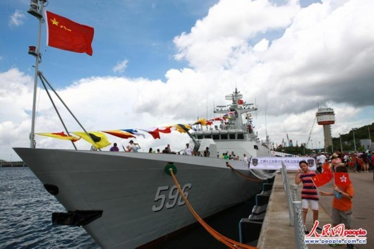 Tàu hộ vệ Huệ Châu mở cửa cho người dân Hồng Kông tham quan